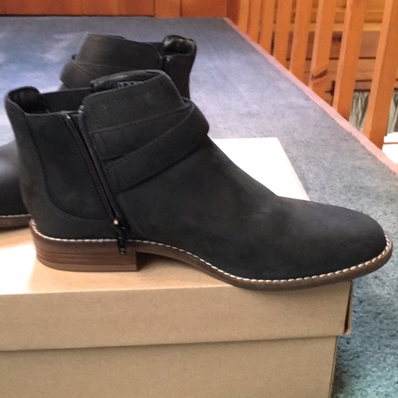 clarks halo boots